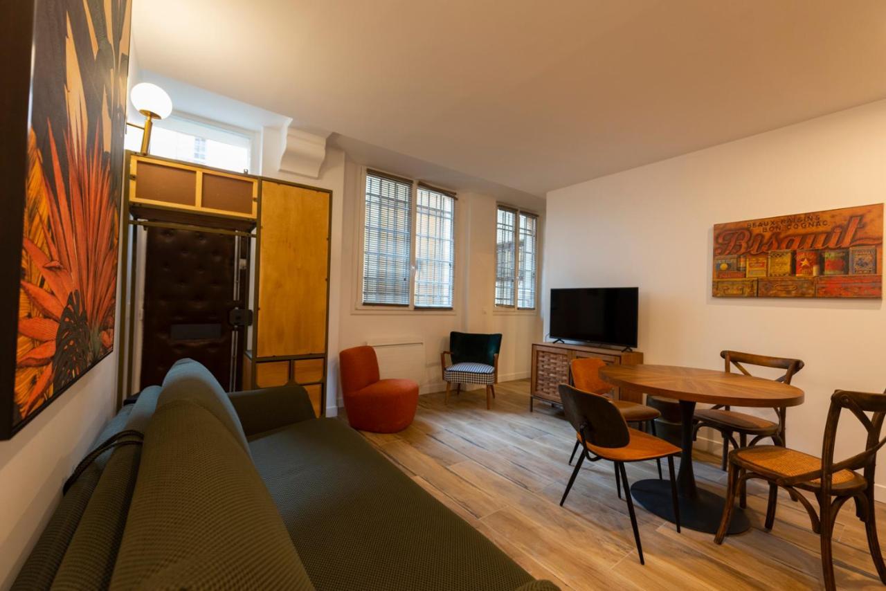 Au Pied De La Tour Appartement Parijs Buitenkant foto