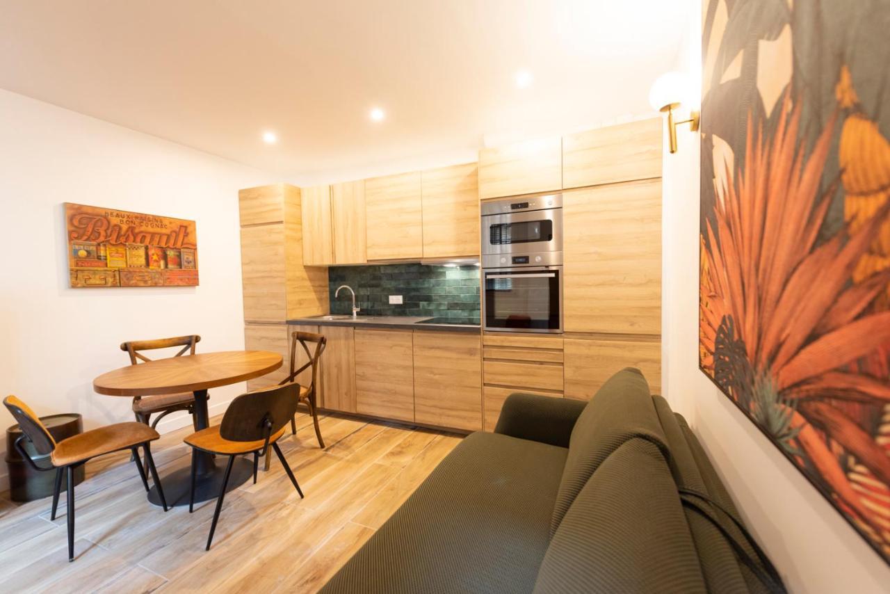 Au Pied De La Tour Appartement Parijs Buitenkant foto