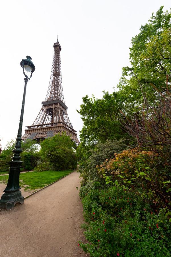 Au Pied De La Tour Appartement Parijs Buitenkant foto