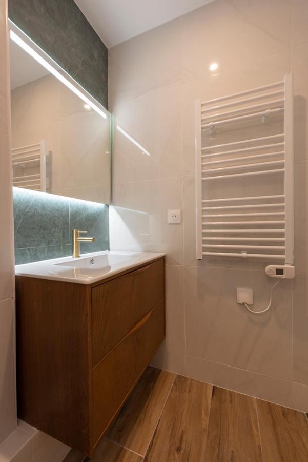 Au Pied De La Tour Appartement Parijs Buitenkant foto